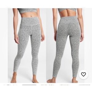 Athleta Salutation Stash 7/8 Tight Leggings Black White Pattern Athleisure Sz M